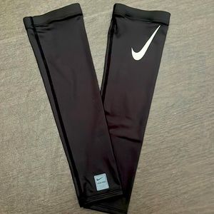 Nike Pro- Unisex DRI-FIT Sleeve 4.0